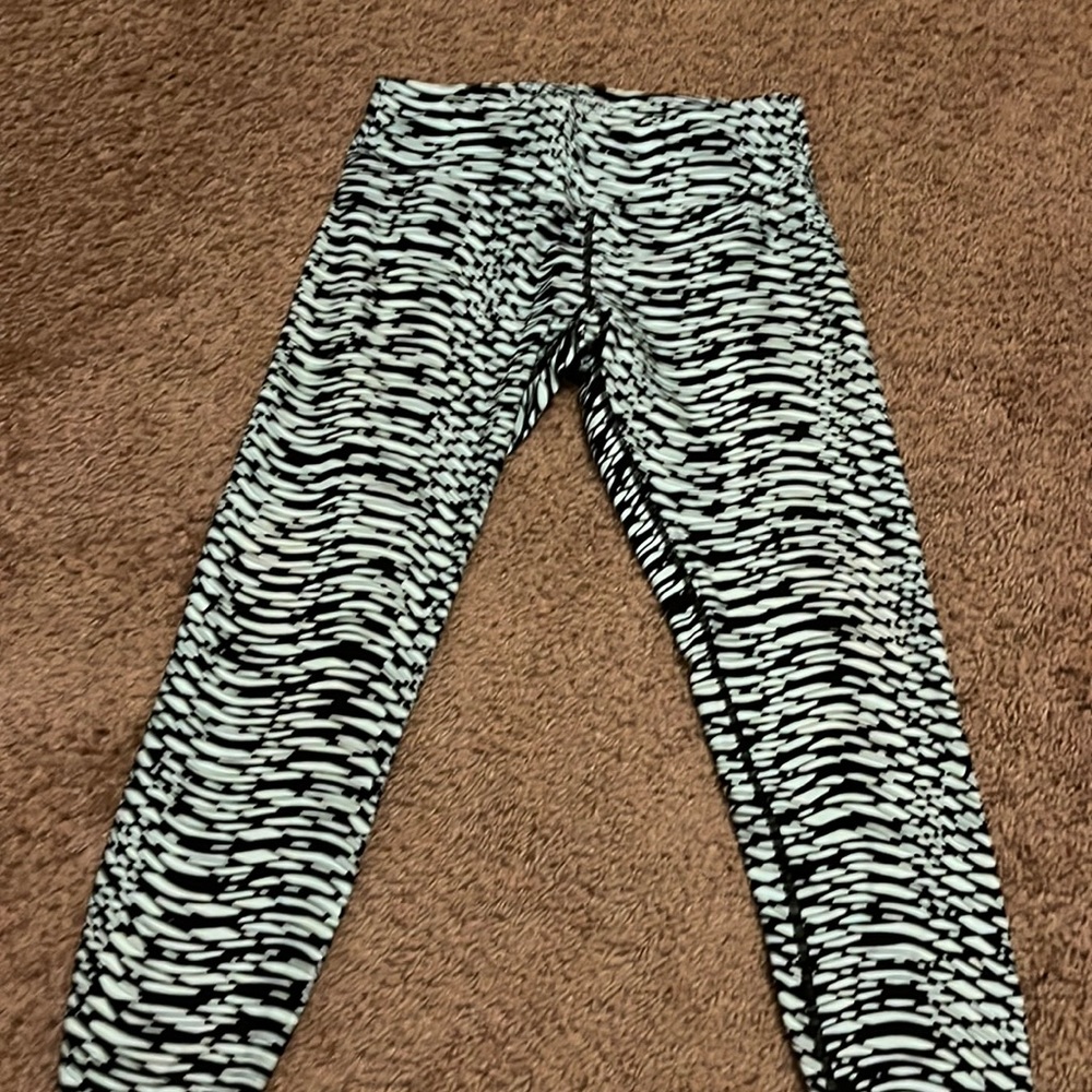 Womens Calvin Klein cropped leggings. Size XS.